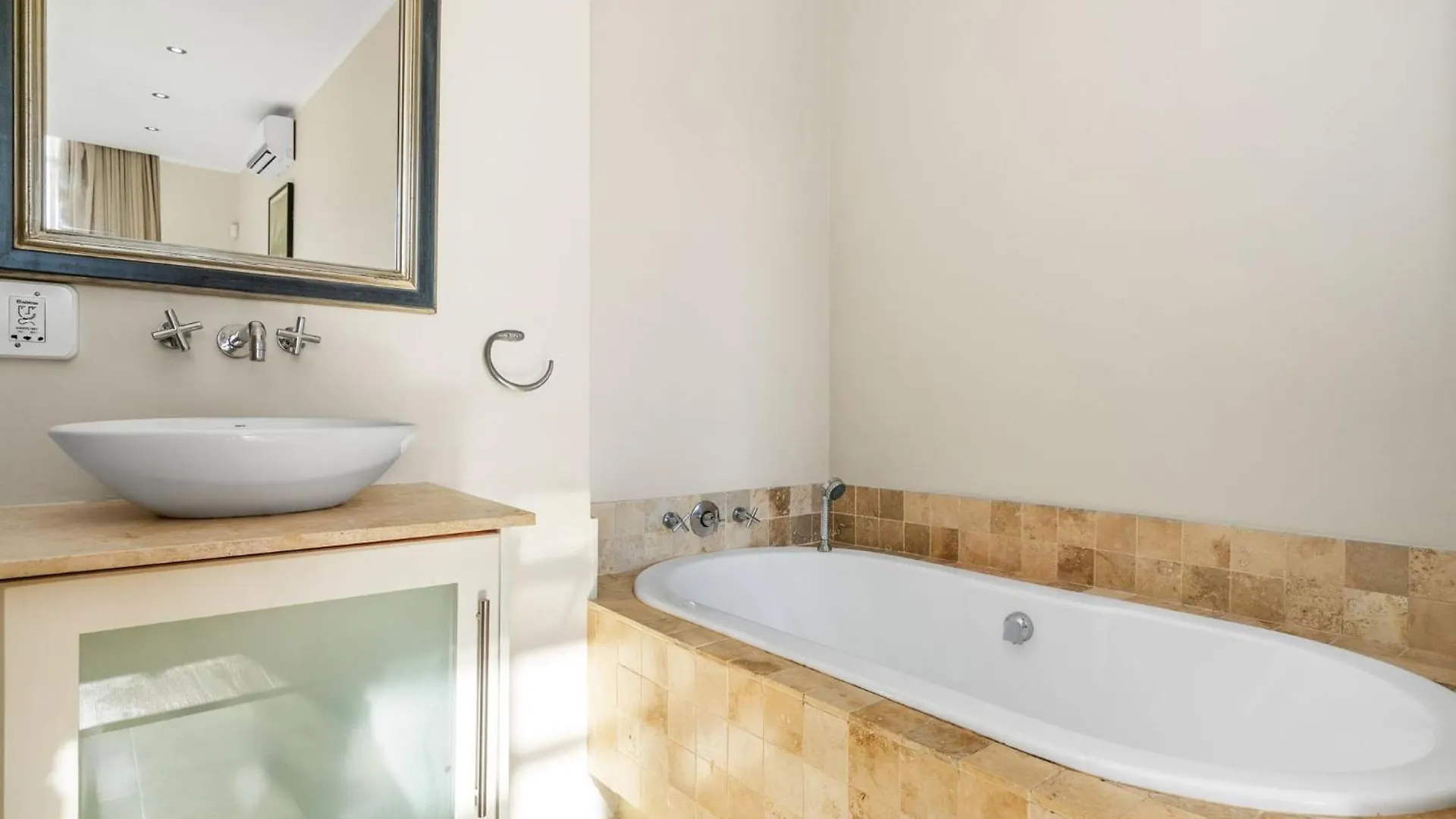 Serene Living On The Grange By Host Agents Città del Capo Casa vacanze