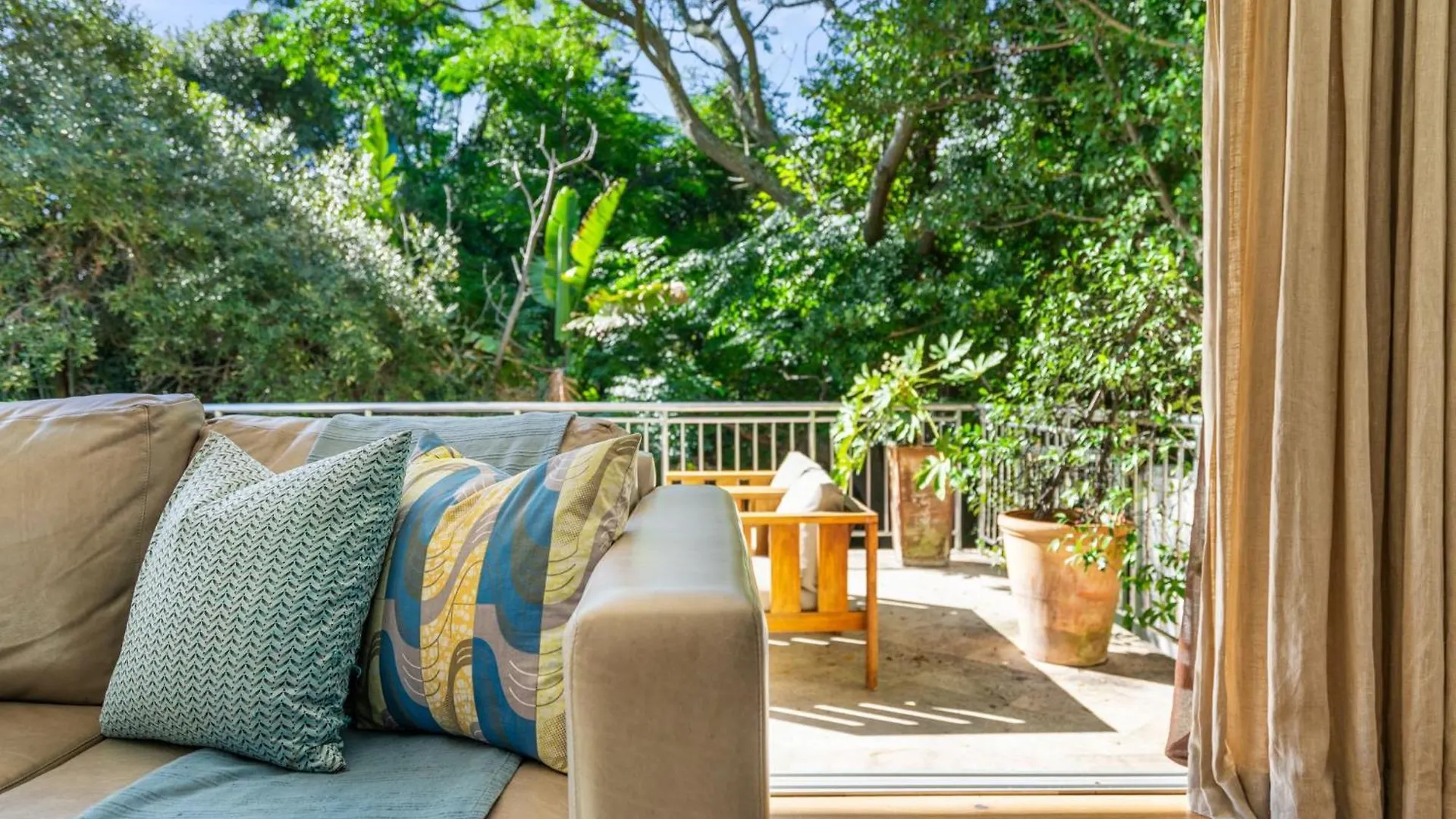 Serene Living On The Grange By Host Agents Città del Capo Casa vacanze